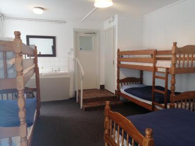 Kings Hostel Долгелай Екстериор снимка