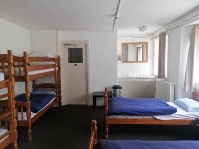 Kings Hostel Долгелай Екстериор снимка